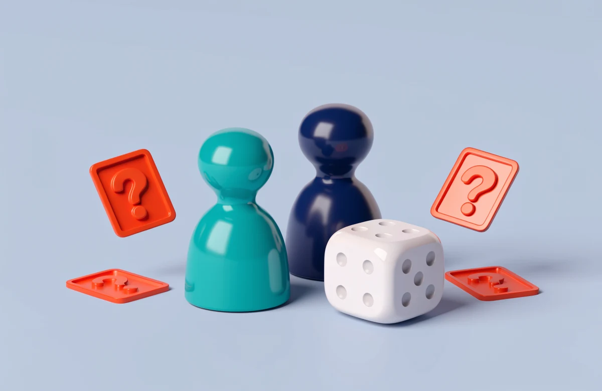 Игровые фишки, кубик и карточки с вопросами: игровая проверка знаний